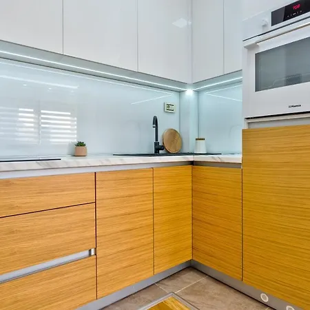 Beli Hrast Lux Apartman *